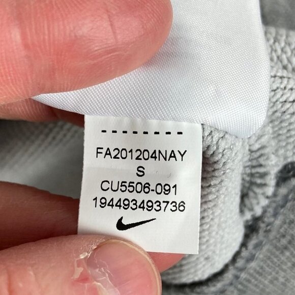 Nike Swoosh Training Crew Neck Chenille Sweatshirt Grey Size Small 2020 Pullover - Picture 8 of 12
